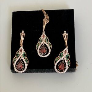 18k GOLD PLATED TEAR DROP  EARRINGS AMD MATCHING NECKLACE